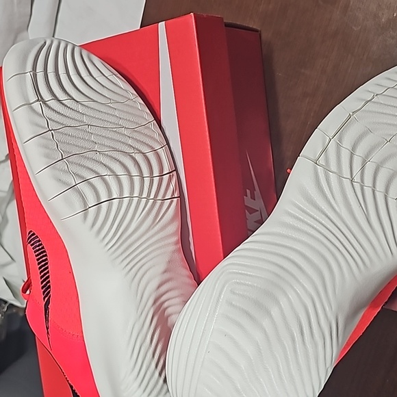 Nike - Picture 4 of 4